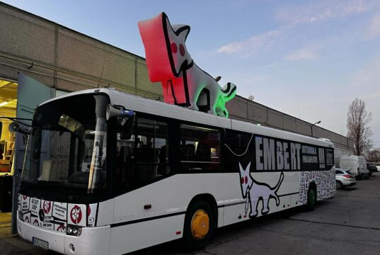 Ingyensör és rendszerváltás: Szentesre érkezik a Hiánypótló Busz…