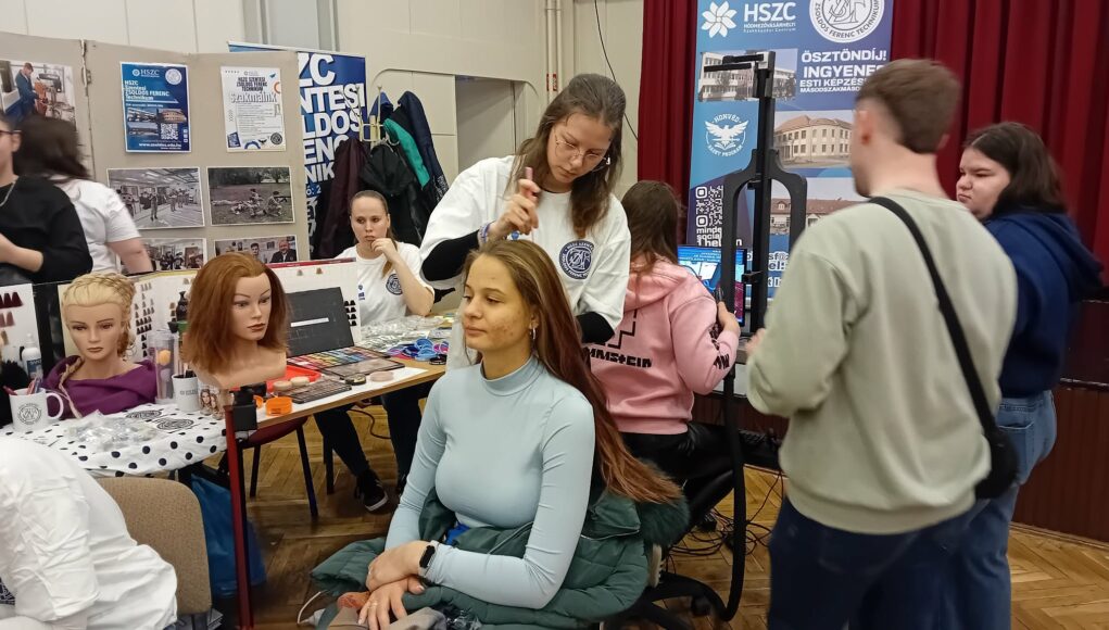 Karrierutak és piaci igények találkoztak a Cégek Piacán…