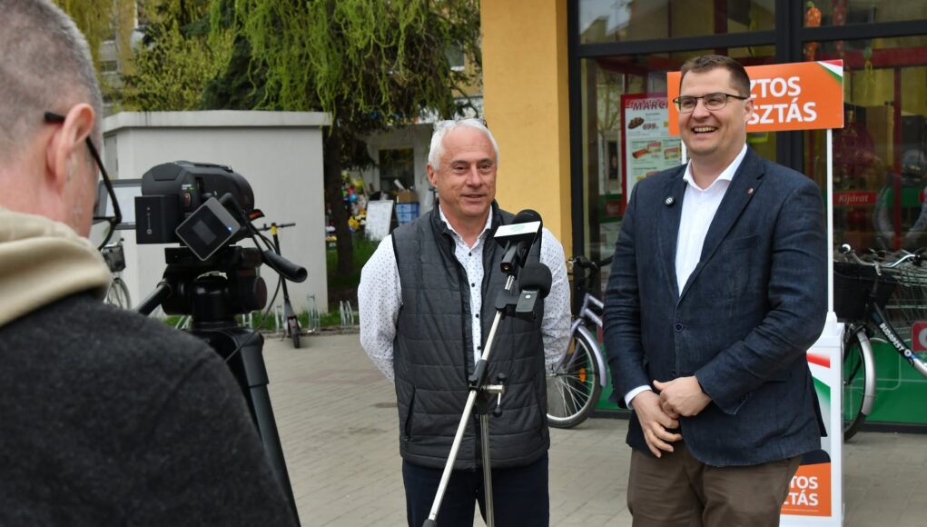 Sajtóbeszélgetést tartottak Szentesen a Kertvárosi ABC előtt március 26-án, ahol…