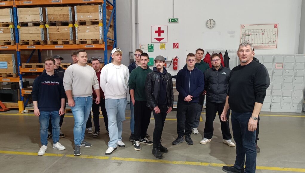 Üzemlátogatáson végzős erősáramú elektrotechnikusaink!…