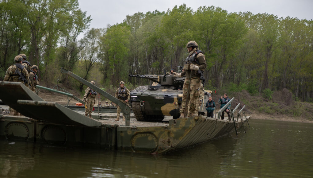 Átkelés műszaki támogatással…