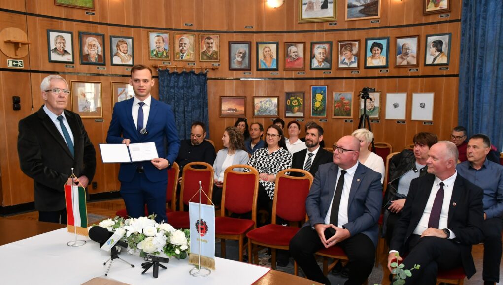 Átvette megbízólevelét Bárkányi Bence…