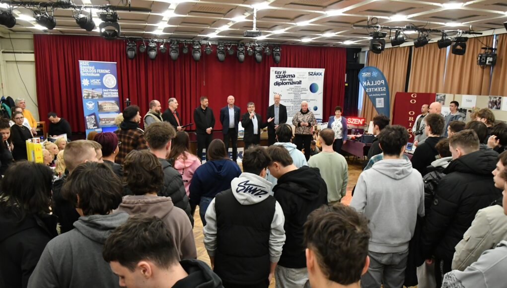 Karrierutak és piaci igények találkozott a szentesi Cégek Piacán…