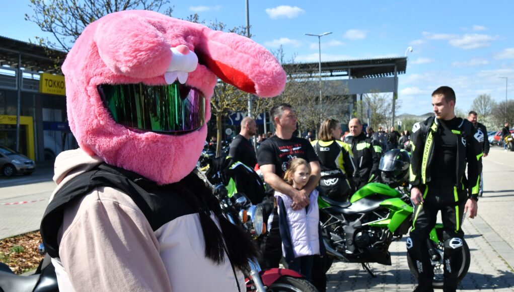 Nyuszis Motoros Felvonulás Szentesen – több mint száz motoros gurult végig a vár…