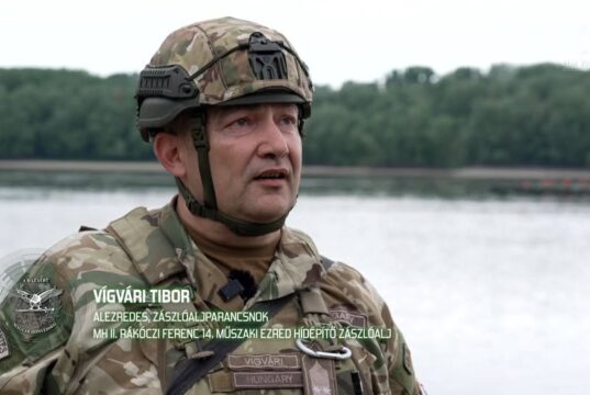 „A vízi átkelés a partról szemlélve egyszerű műveletnek látszik, a valóságban az…