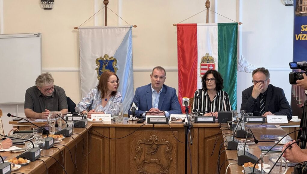 Június 14-én indul a Szarvasi Vízi Színház új évada. Minden este előadással várj…