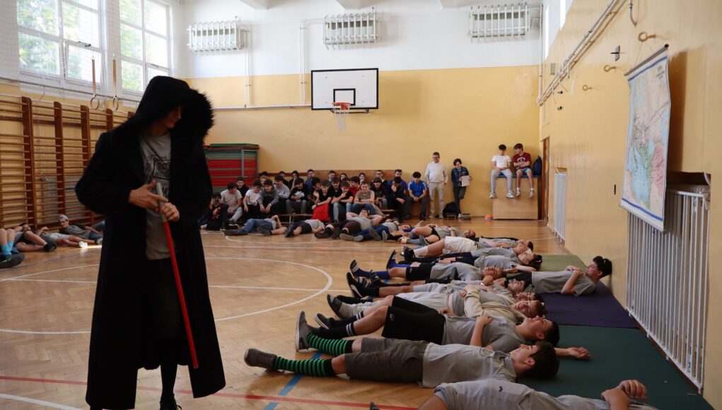 Kiegyenlített küzdelem után 9.B-s győzelem a gólyaavatón!…